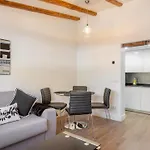Bright Duplex- 1Bd 1,5 Bth - Sol